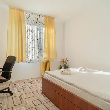 Cozy 3br With Balcony & Free Parking Βουκουρέστι