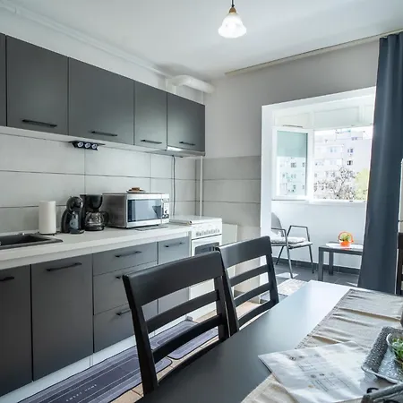 Cozy 3br With Balcony & Free Parking Βουκουρέστι