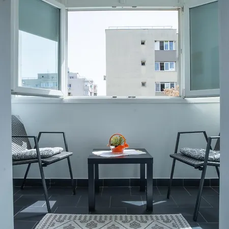Cozy 3br With Balcony & Free Parking Βουκουρέστι