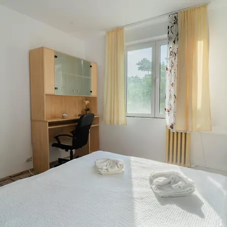 Cozy 3br With Balcony & Free Parking Βουκουρέστι
