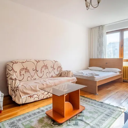 Cozy 3br With Balcony & Free Parking Διαμέρισμα