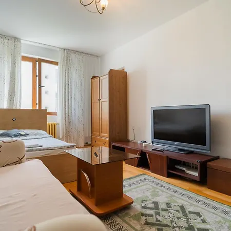 Cozy 3br With Balcony & Free Parking Διαμέρισμα