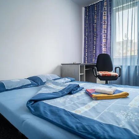 Cozy 3br With Balcony & Free Parking Διαμέρισμα