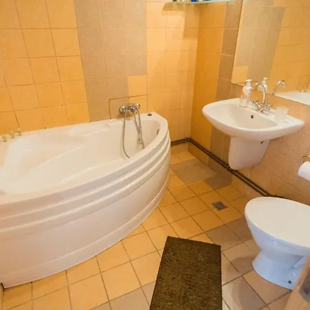 Cozy 3br With Balcony & Free Parking Βουκουρέστι