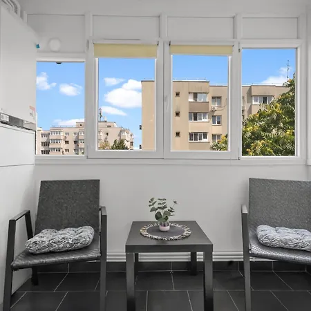 Cozy 3br With Balcony & Free Parking Appartement Boekarest