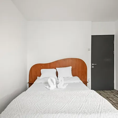 Cozy 3br With Balcony & Free Parking * Boekarest