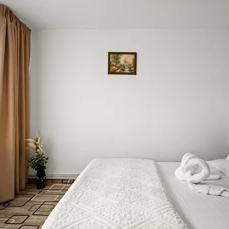 Cozy 3br With Balcony & Free Parking