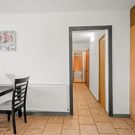 Cozy 3br With Balcony & Free Parking Appartement Boekarest
