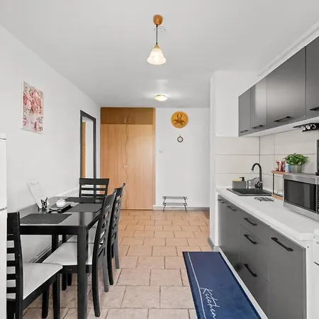 Appartement Cozy 3br With Balcony & Free Parking