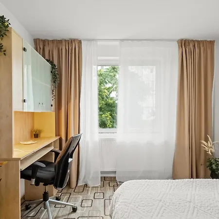 Cozy 3br With Balcony & Free Parking Appartement