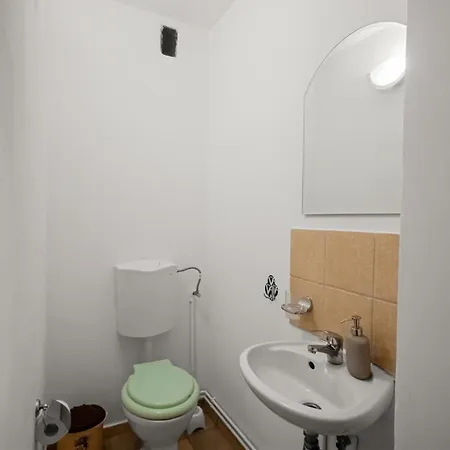 Cozy 3br With Balcony & Free Parking Boekarest